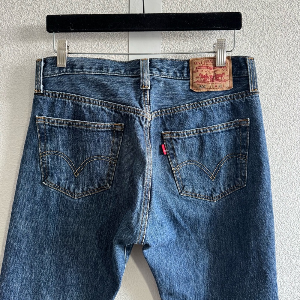 Vintage Levi’s 501 Original Fit Straight Leg Jeans Blue Denim Button Fly Classic - Picture 8 of 11